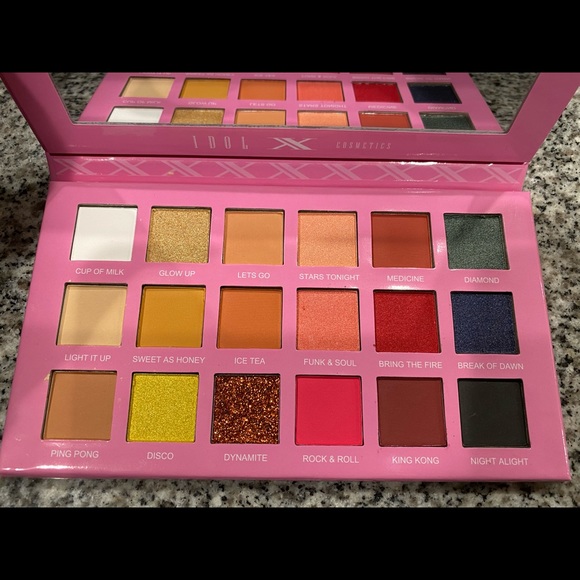 BTS Dynamite eyeshadow palette - Picture 2 of 4